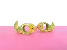 Load image into Gallery viewer, Vintage 80s Pair of Hand Carved and Hand Painted Tropical Fish Napkin Rings