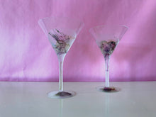 Load image into Gallery viewer, Vintage 90s Pair of Martini Glasses with Scribble Design
