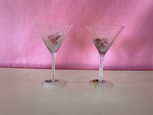 Load image into Gallery viewer, Vintage 90s Pair of Martini Glasses with Scribble Design
