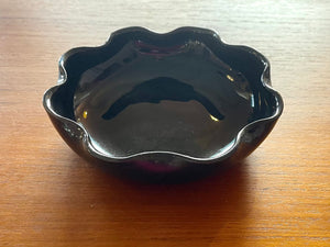 Vintage 1950s Mid Century Modern Black Amethyst Tri-Foot Ruffled Bowl